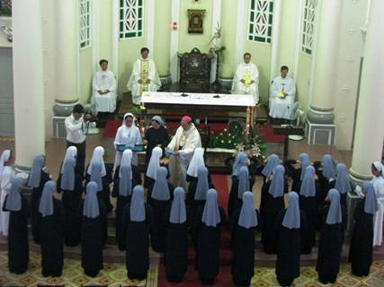 The Our Lady of Immaculate and Congregation of the Sacred Heart of Hue celebrate the profession of monastic vow 